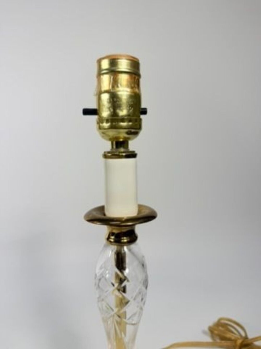 Pair Candlestick Lamps Boudoir Table Buffet Cut Crystal Brass Vintage Traditiona - Picture 3 of 16